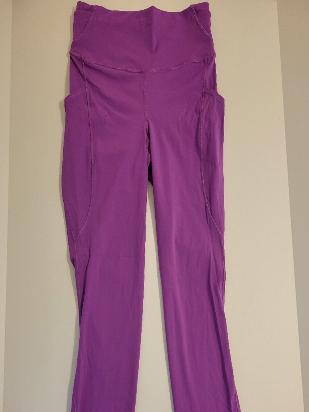 Lulu Fast and Free | Sz 6, 7/8 length | Bright Purple | Like new